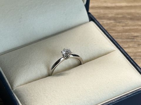 【GALA JEWELRY(ガラジュエリー)の口コミ】 シンプルながらも洗練されたデザインが魅力です。ダイヤモンドの質が高く…