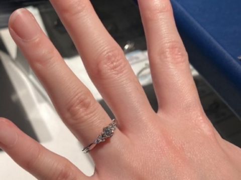 【銀座ダイヤモンドシライシの口コミ】 価格は外資ブランドと比べると安いので、カラット数を重視の方にはおすす…