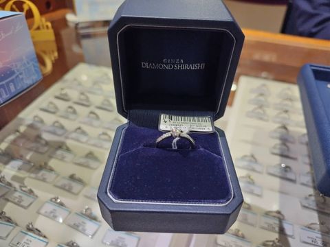 【銀座ダイヤモンドシライシの口コミ】 婚約指輪はあまりデザインなど考えていない状態で見に行ったので、店員さ…