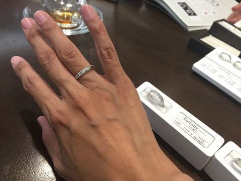 【LUCIE(ルシエ)の口コミ】 ストレートタイプで、ダイヤモンドの飾りだけが斜めについているモデル。…