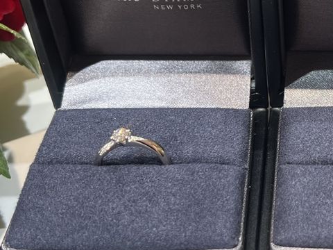 【ラザール ダイヤモンド(LAZARE DIAMOND)の口コミ】 とにかくダイヤモンドがきらきらと七色に輝いていてとても綺麗でした。世…