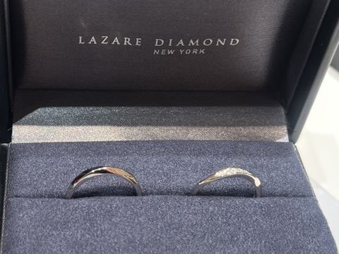 【ラザール ダイヤモンド(LAZARE DIAMOND)の口コミ】 婚約指輪も結婚指輪も同じところで購入したので、重ね付けをしてもとても…