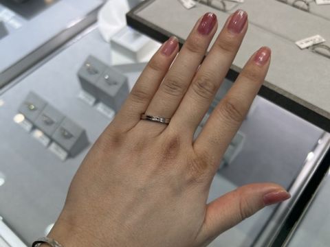 【STAR JEWELRY(スタージュエリー)の口コミ】 プラチナ一色ではなく、ピンクゴールドを挟んでいて、またダイヤも埋め込…