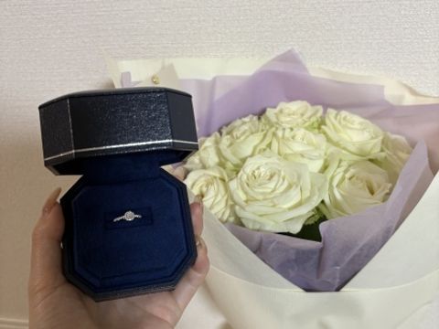 【ROYAL ASSCHER(ロイヤル・アッシャー)の口コミ】 大きめのダイヤを小粒のダイヤが囲っているデザインを好んでおり、なかな…