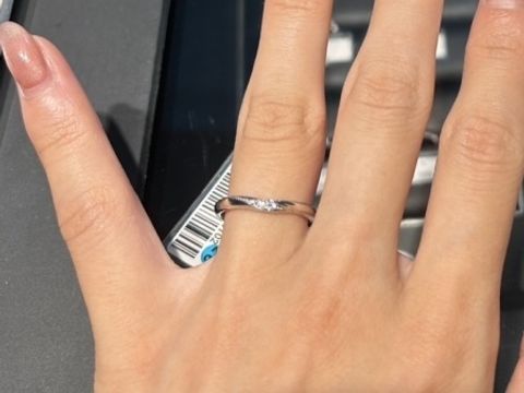 【エクセルコダイヤモンド(EXELCO DIAMOND)の口コミ】 シンプルだけど自家製のダイヤモンドがきらきらとひかるこちらに魅力を感…