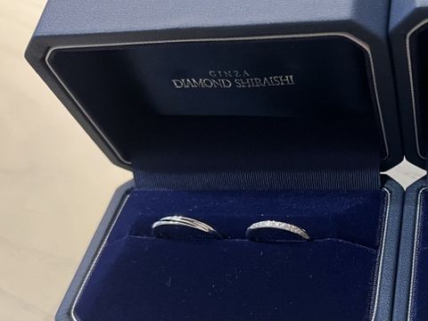 【銀座ダイヤモンドシライシの口コミ】 指輪の半分がキラキラしていて、遠くから見ても分かる。細かいキラキラな…