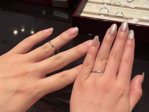 【ケイウノ ブライダル(K.UNO BRIDAL)の口コミ】 華奢でシンプルだけれど、キラキラしているようなデザインが良く、それを…