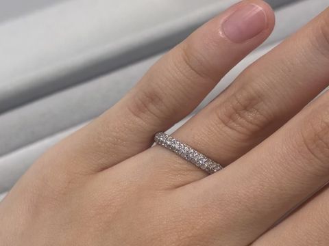 【アネリディギンザ(ANELLI DI GINZA)の口コミ】 ハーフエタニティで探していましたが、一列ではなく三列にダイヤモンドが…