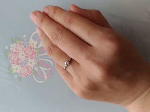 【銀座ダイヤモンドシライシの口コミ】 知人からダイヤモンドの輝きが素敵ですときいていたので、店舗に夫と足を…