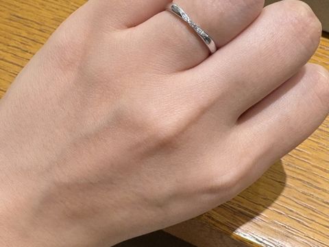 【アネリディギンザ(ANELLI DI GINZA)の口コミ】 シンプルで控えめながらも、リボンのようなデザインで、とても可愛いです…