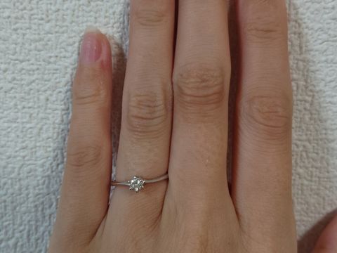 【ジュエリームナカタ(Jewelry MUNAKATA)の口コミ】 シンプルながら洗練されたデザインで、長く愛用できそうな指輪です。指に…