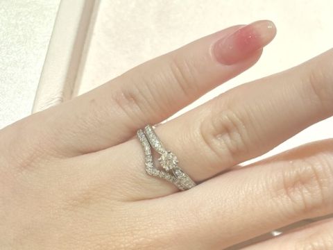 【ティファニー(Tiffany & Co.)の口コミ】 漠然と婚約、結婚指輪はTiffanyのイメージが強かったのと、Tiffanyブルー…