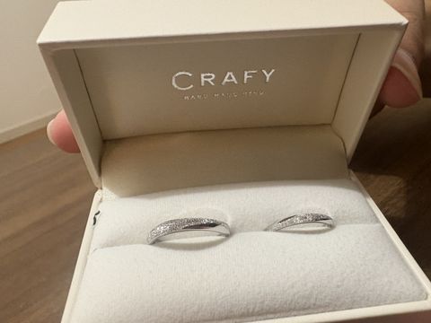 【CRAFY(クラフィ)の口コミ】 自身で1からデザインした点が一番のおすすめポイント。内側に誕生石を2つ…