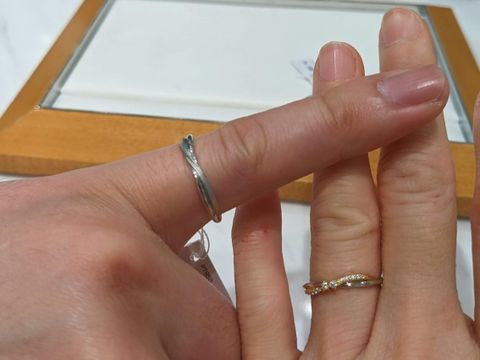 【STAR JEWELRY(スタージュエリー)の口コミ】 星モチーフが大好きで、元々スタージュエリーのファンです。
結婚指輪を選…