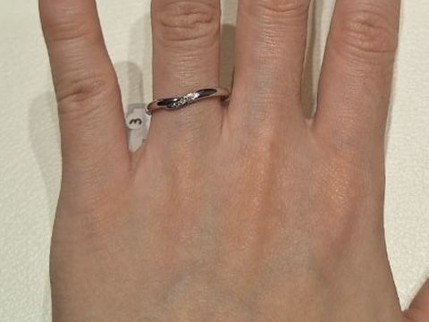 【アイプリモ(I-PRIMO)の口コミ】 クレメンティアは緩やかなV字デザインで、指をすっきり長く見せてくれまし…