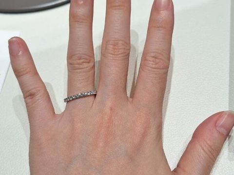 【アイプリモ(I-PRIMO)の口コミ】 マーニ・ハーフは、斜めに入った繊細なミル打ちと、ハーフエタニティのダ…