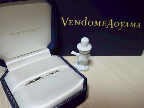 【ヴァンドーム青山(VENDOME AOYAMA)の口コミ】 私はダイヤが３つ埋め込まれたシルバーの指輪にしました。ダイヤが派手す…
