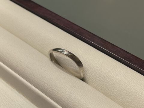 【杢目金屋(もくめがねや)の口コミ】 江戸時代に刀の鍔を作る際の技法を復活させて作られた指輪であること、木…