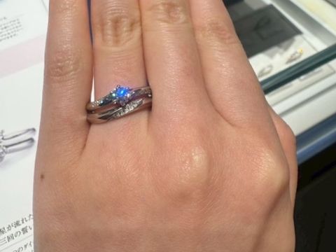 【銀座ダイヤモンドシライシの口コミ】 水かきが少しあるため、自分の指にあったウェーブデザインのものがいいな…