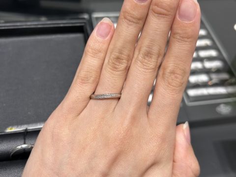 【エクセルコダイヤモンド(EXELCO DIAMOND)の口コミ】 シンプルなデザインでありながら輝くダイヤモンドの美しさとプラチナの磨…