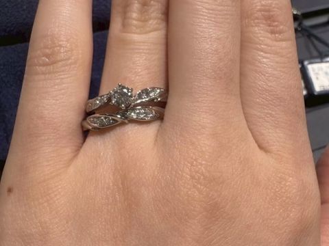 【ROYAL ASSCHER(ロイヤル・アッシャー)の口コミ】 オランダの代表的花であるチューリップをイメージした、新作のデザインが…