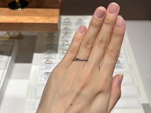 【銀座ダイヤモンドシライシの口コミ】 これまで他ブランド等においてダイヤモンドが多く入ったマリッジリングを…