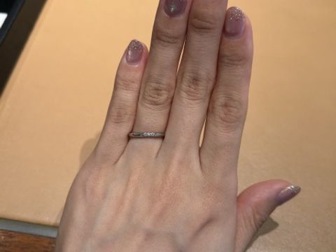 【ティファニー(Tiffany & Co.)の口コミ】 2mm幅の華奢なデザインと輝くダイヤモンドがアクセントになり、時代を超え…