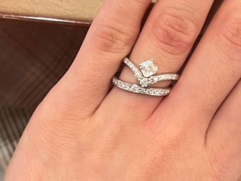 【TRECENTI(トレセンテ)の口コミ】 ハーフエタニティで華やかさと可愛さがあります。裏には双子ダイヤがあし…