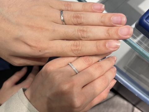 【銀座ダイヤモンドシライシの口コミ】 ハーフエタニティの結婚指輪で華やかさと可愛さの両方があります。ペアの…