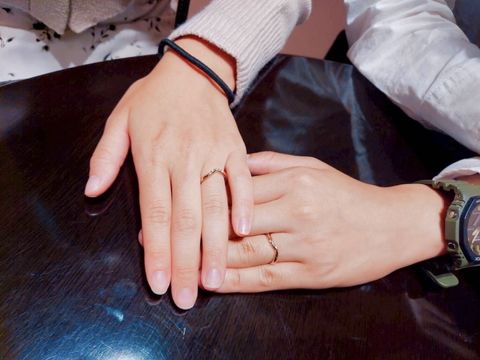 【ケイウノ ブライダル(K.UNO BRIDAL)の口コミ】 真っ直ぐではなく、指輪の形もこだわりました。よくあるシルバーではなく…