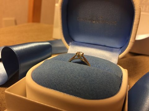 【銀座ダイヤモンドシライシの口コミ】 母の婚約指輪からダイヤのみ譲り受けており、台座(リング)のみ購入してダ…