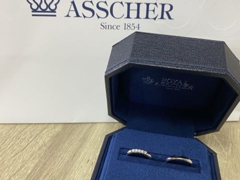 【ROYAL ASSCHER(ロイヤル・アッシャー)の口コミ】 シンプルでつけやすいです。
男性用のは近くで見ないとわかりませんがデザ…