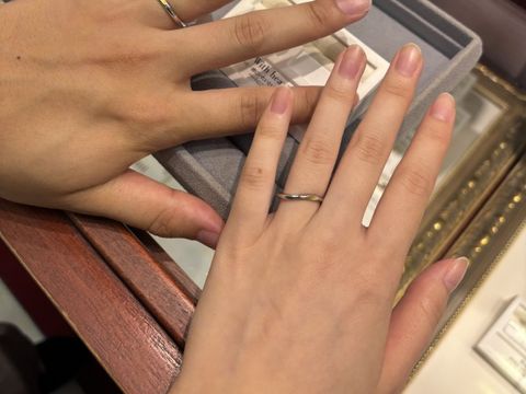 【ケイウノ ブライダル(K.UNO BRIDAL)の口コミ】 ふたつを重ねるとハートになるという可愛らしい指輪です。窪んでいるとこ…