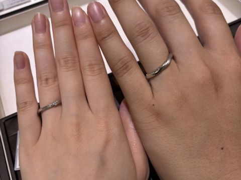 【アイプリモ(I-PRIMO)の口コミ】 新郎側にもデザイン性のある珍しい指輪だと思います。片方につや消しがさ…