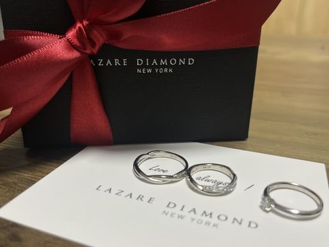 【ラザール ダイヤモンド(LAZARE DIAMOND)の口コミ】 ねじねじとした、他にはない珍しいデザイン気に入りました。女性用のリン…