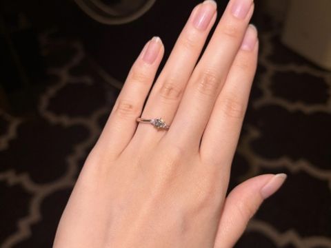 【ケイウノ ブライダル(K.UNO BRIDAL)の口コミ】 可愛い！！ピンク色が好きなので、サイドのダイヤをピンク色にしてくれま…