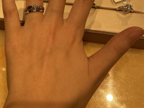 【ブルガリ(BVLGARI)の口コミ】 指輪のデザインはシンプルで個性的なものが多いと思いました。いろいろ比…