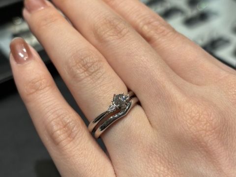 【ラザール ダイヤモンド(LAZARE DIAMOND)の口コミ】 友人がこちらで指輪を買ったそうで、紹介を受けました。リングにダイヤが…