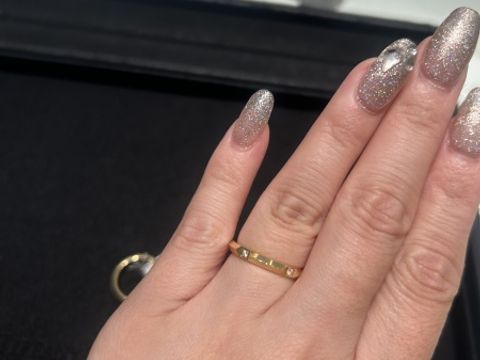 【ティファニー(Tiffany & Co.)の口コミ】 ネットで見て可愛いなと思い店舗で試着しました。シンプルながらもデザイ…