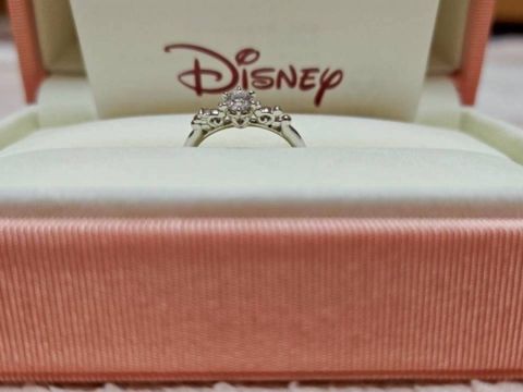 【ケイウノ ブライダル(K.UNO BRIDAL)の口コミ】 ディズニーのデザインが可愛く、イニシャルやミッキーのシルエットを内側…