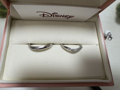 【ケイウノ ブライダル(K.UNO BRIDAL)の口コミ】 オーダーメイドでミッキーシェイプの刻印や、形がS字とV字の異なったデザ…