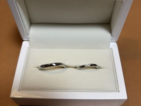 【IDEAL Plus fort(アイデアルプリュフォール)の口コミ】 鍛造製法で作られていてシンプルなデザインの中でも曲線が入っていて普段…