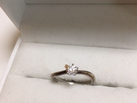 【杢目金屋(もくめがねや)の口コミ】 結婚指輪をシンプルなものにする代わりに、婚約指輪はデザインが凝った物…