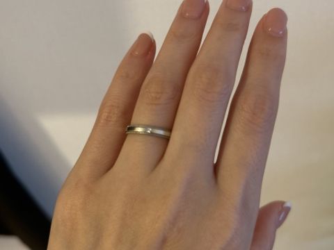 【ラザール ダイヤモンド(LAZARE DIAMOND)の口コミ】 繊細なミルグレインのクラシカルでシックなデザインに惹かれました。私が…