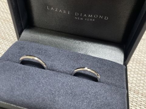 【ラザール ダイヤモンド(LAZARE DIAMOND)の口コミ】 シンプルかつすごく付け心地がいいです。
ダイヤは一見小さいですが、婚約…