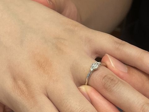 【AMATSU(アマツ)の口コミ】 「宮」の婚約指輪を選びました。シンプルなのに品があってとても気に入っ…