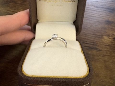 【アンジェリックフォセッテ(Angelique Fossette)の口コミ】 とてもきれいなダイヤがインパクトがありおすすめです。正確なカットがさ…