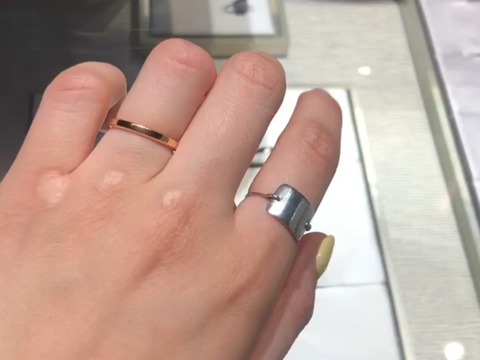 【ヴァン クリーフ＆アーペル(Van Cleef & Arpels)の口コミ】 重ね付けにも合いやすいシンプルなデザインです。また、流行に左右されず…