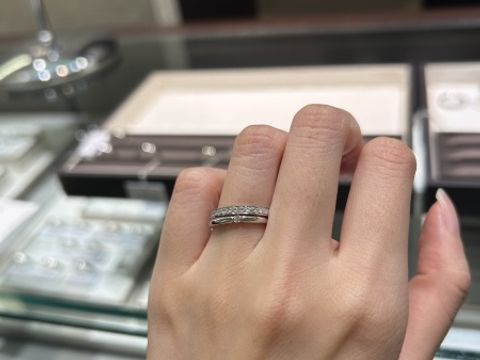 【アイプリモ(I-PRIMO)の口コミ】 シンプルなストレートデザインのハーフエタニティで、どんなデザインの指…