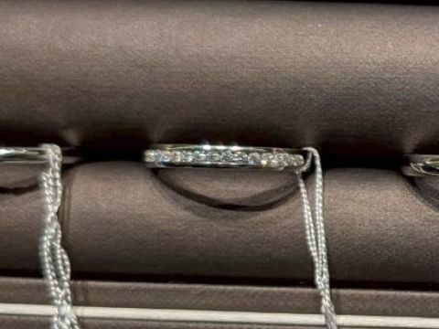 【アイプリモ(I-PRIMO)の口コミ】 ハーフエタニティで探しており、レール留めのため手触り付け心地の良い点…